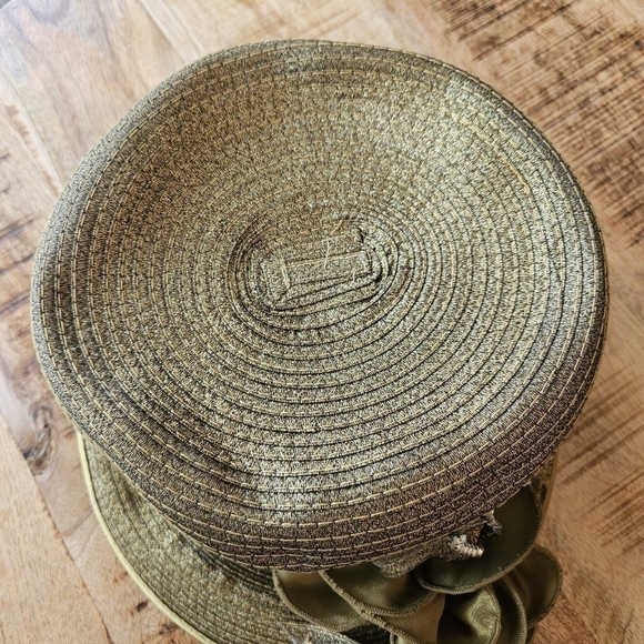 Swan Hat New York Metallic Gold Green hat - Picture 3 of 6